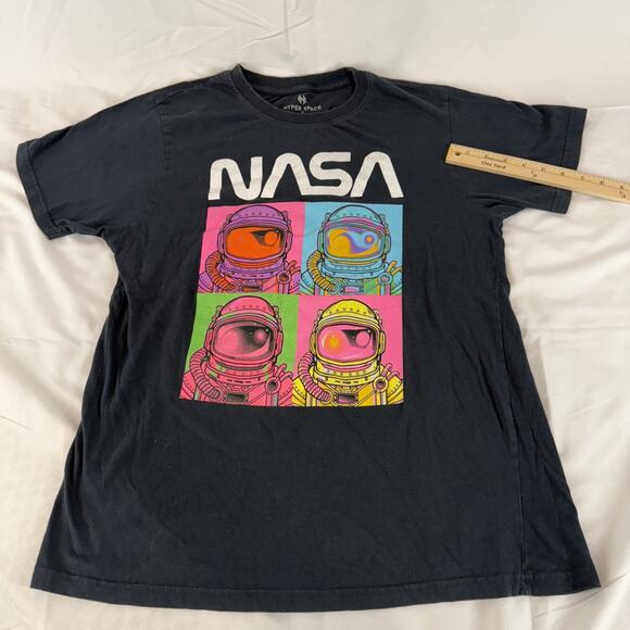 Nasa Shirt Men's Large Black Logo Astronaut Graphic Tee Short Sleeve PreOwned - Picture 6 of 8